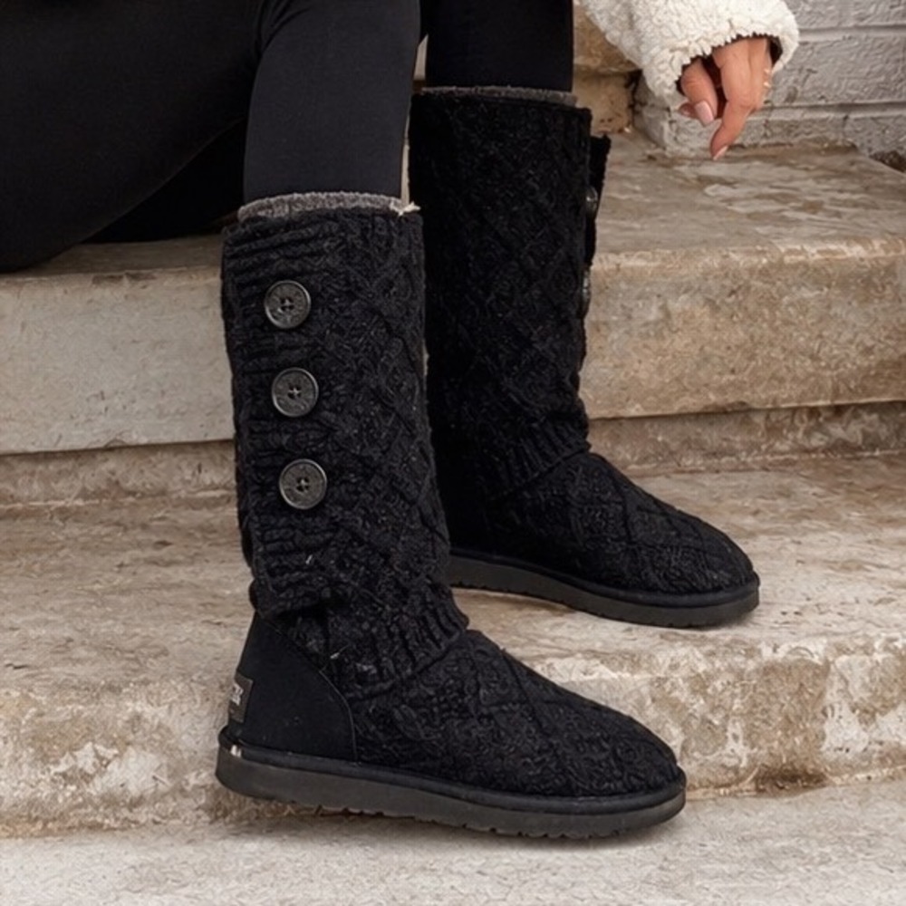 UGG Australia Tall Knit Boots Women's 6 Black 3 Button Cable Knit Winter Cozy